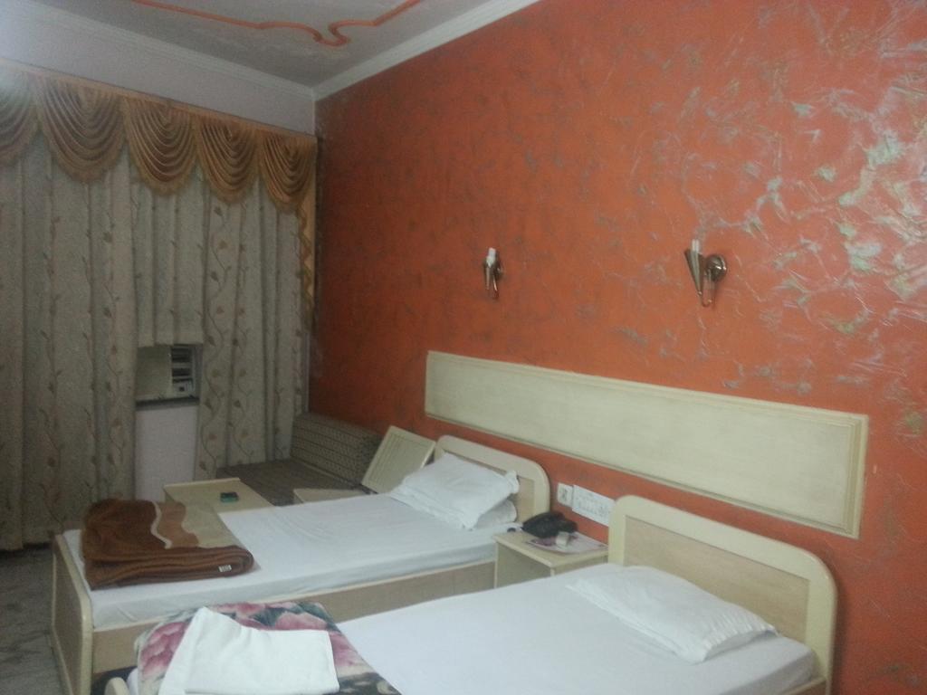 Hotel Royale Paradise Noida Room photo